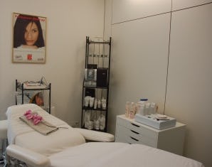 Nagelpflege und Augenkosmetik Erlinsbach
