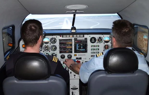Full Flight Simulator Piper PA 34 Markranstädt (60 Min.) - 2