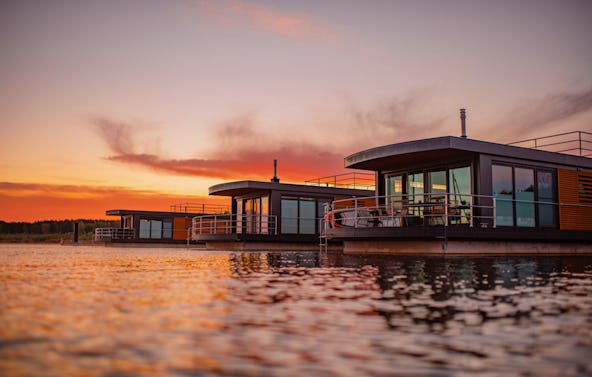 Kurzurlaub Floatinghouse Bärwalder See für 4 (2 Nächte)