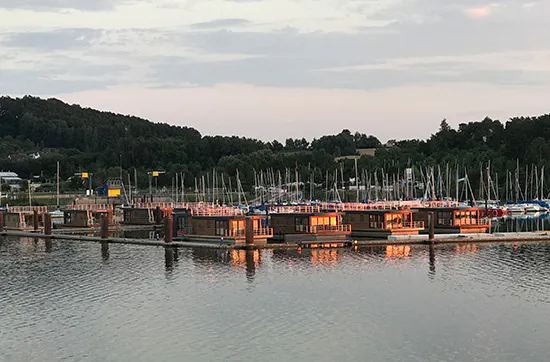 Winter-Kurzurlaub im Floating Village Brombachsee inkl. Frühstück für 2 - 6