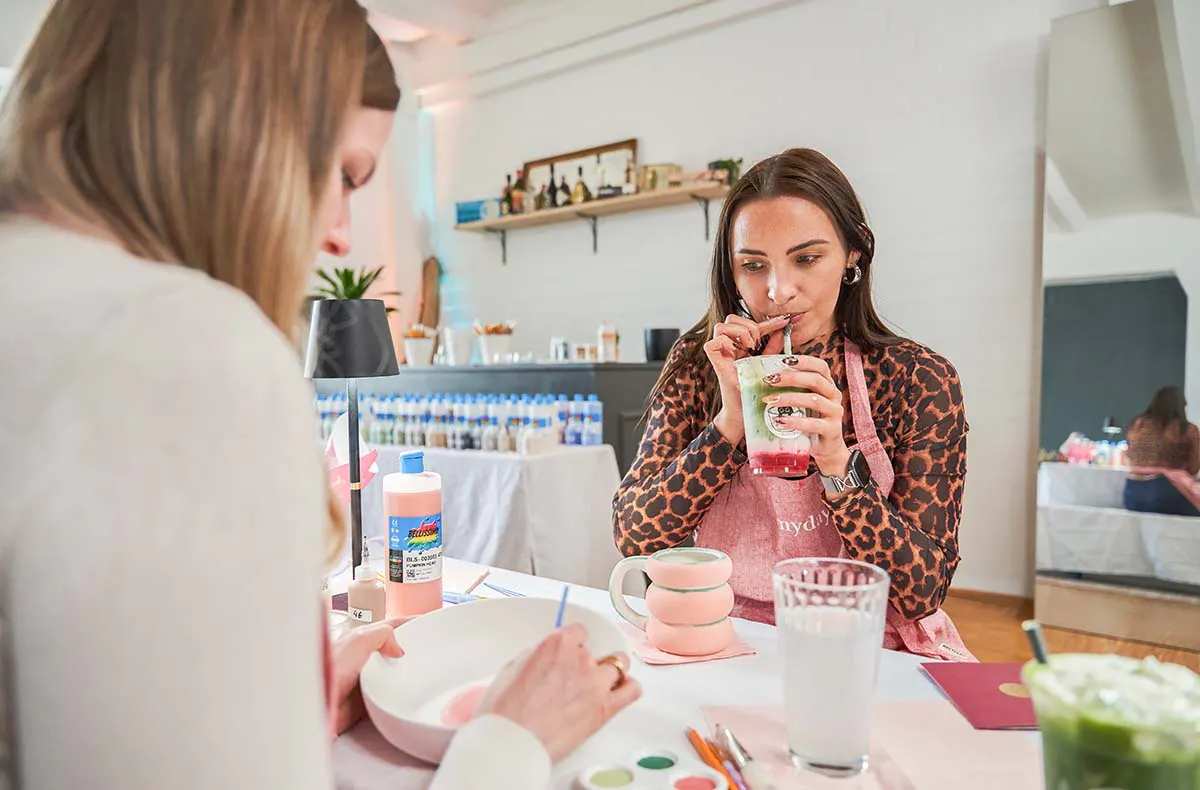 Keramik bemalen mit Matcha und Cocktails München - 7