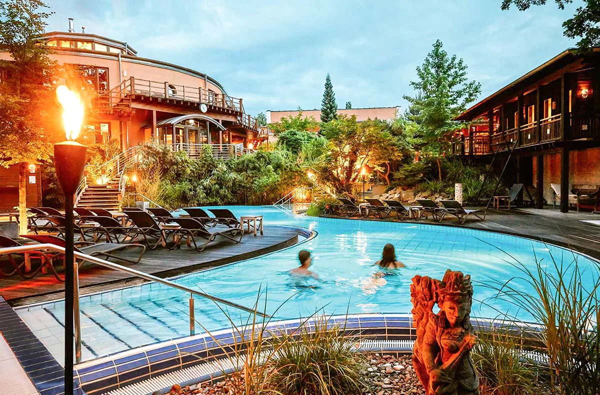 Kurzurlaub mit Therme Bad Oeynhausen für 2 (1 Nacht) - 1