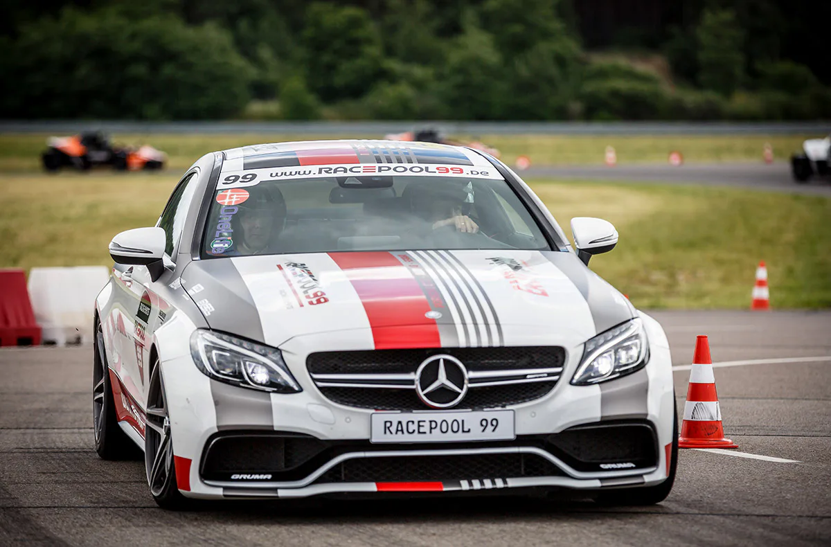 Mercedes und Porsche Renntaxi Oberlungwitz (6 Rdn.) - 2