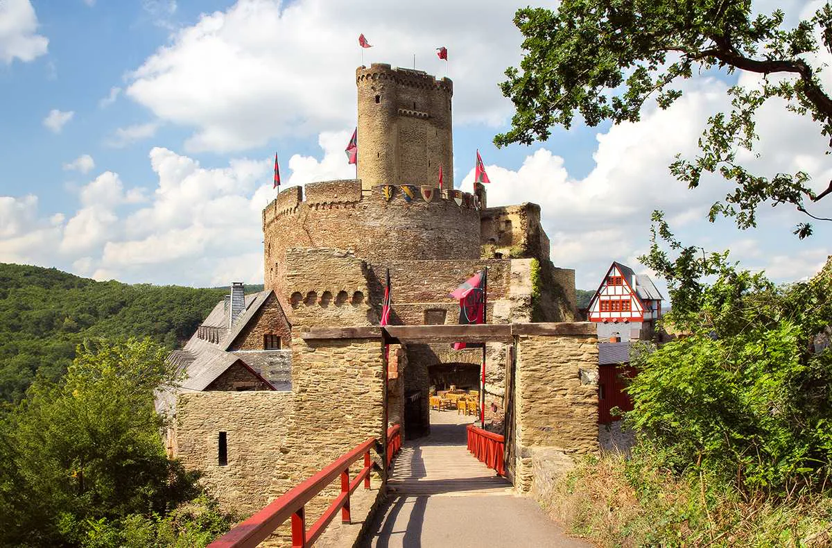Mittelalter-Krimi & Dinner auf der Burg bei Koblenz - 5