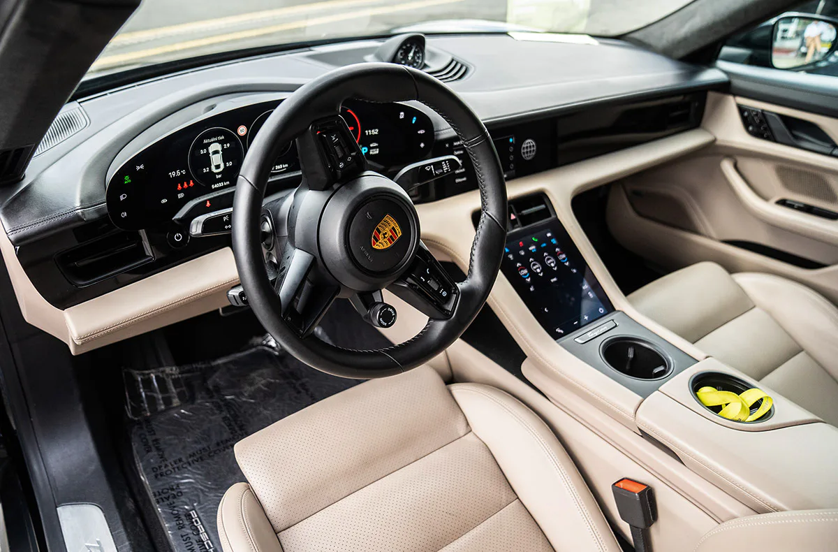 Renntaxi Orechová Potôn (Porsche Taycan) - 3