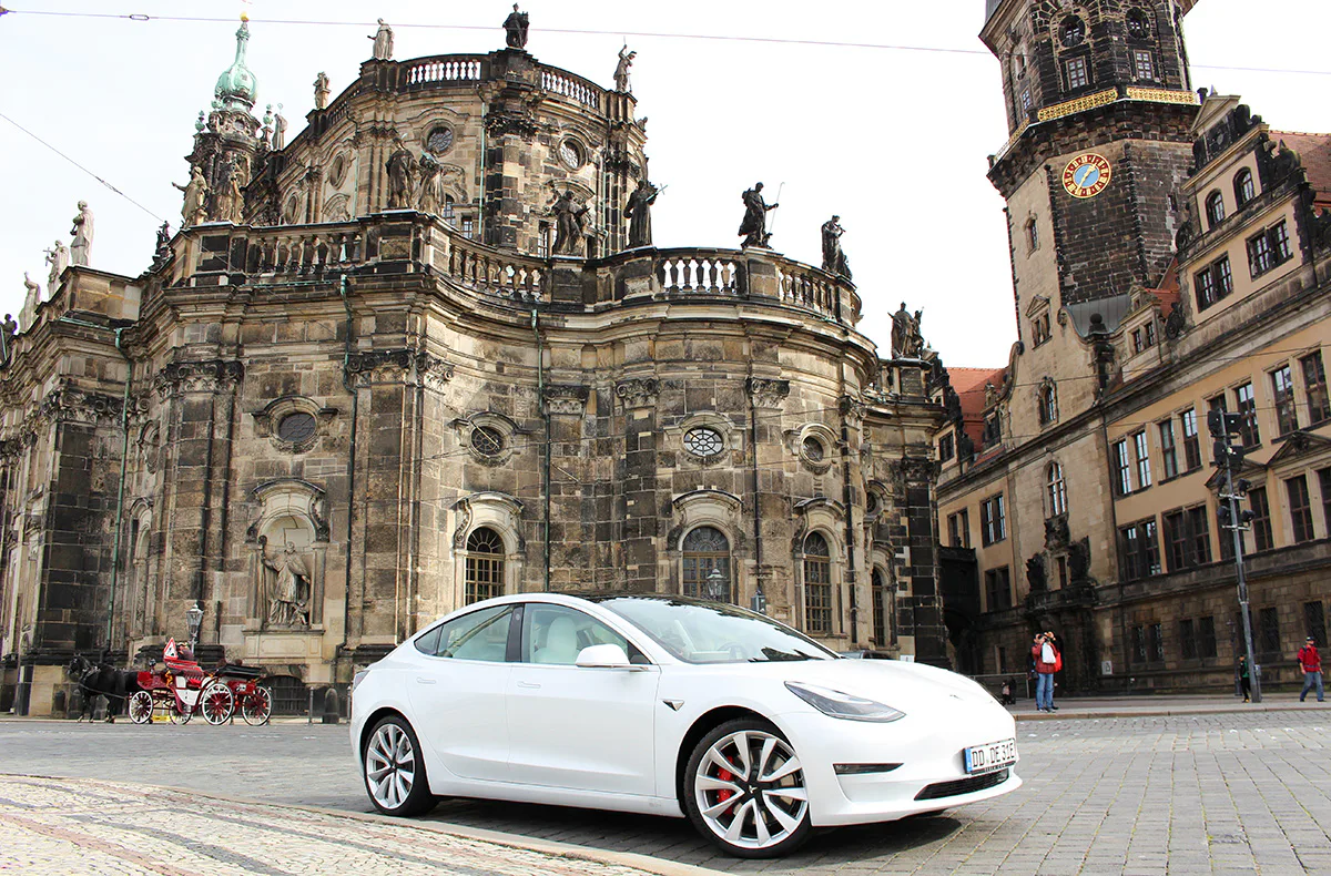 Tesla Model 3 Performance mieten Dresden (1 Tag) - 1
