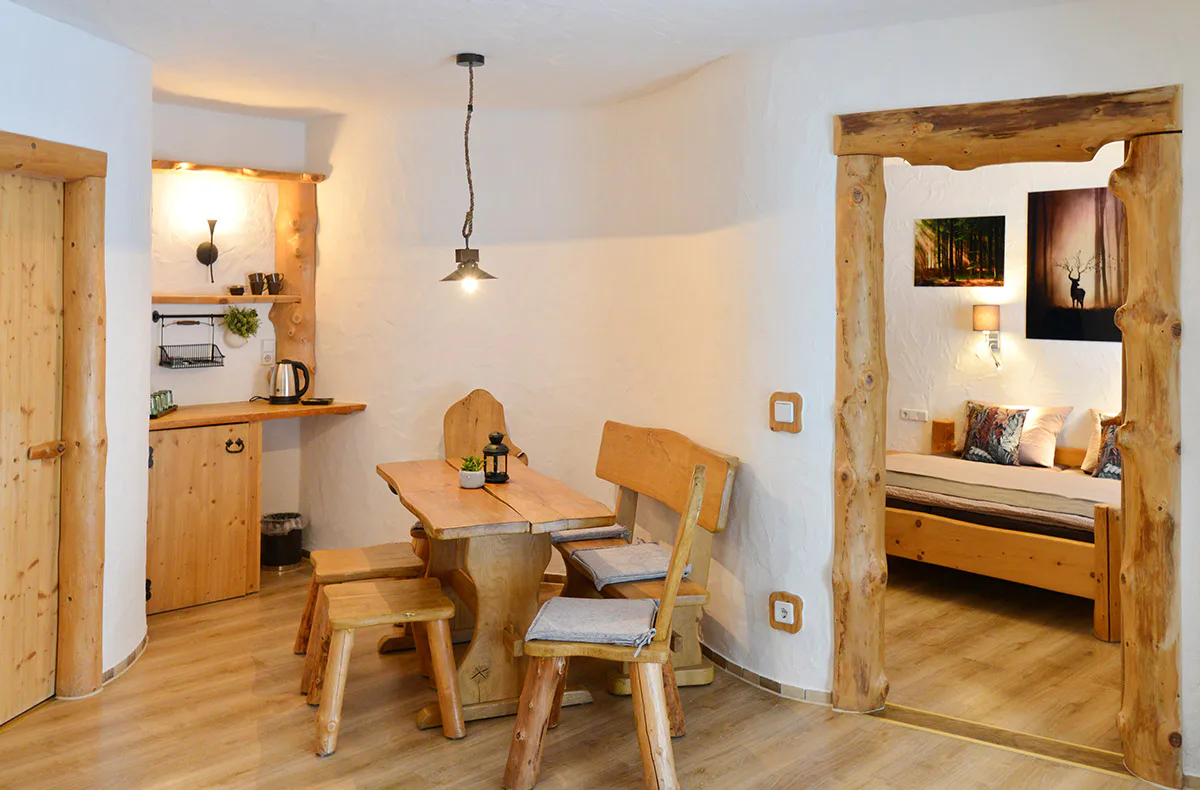 Übernachten im einzigartigen Erdhaus im Feriendorf Auenland für 2 (3 Nächte) - 4